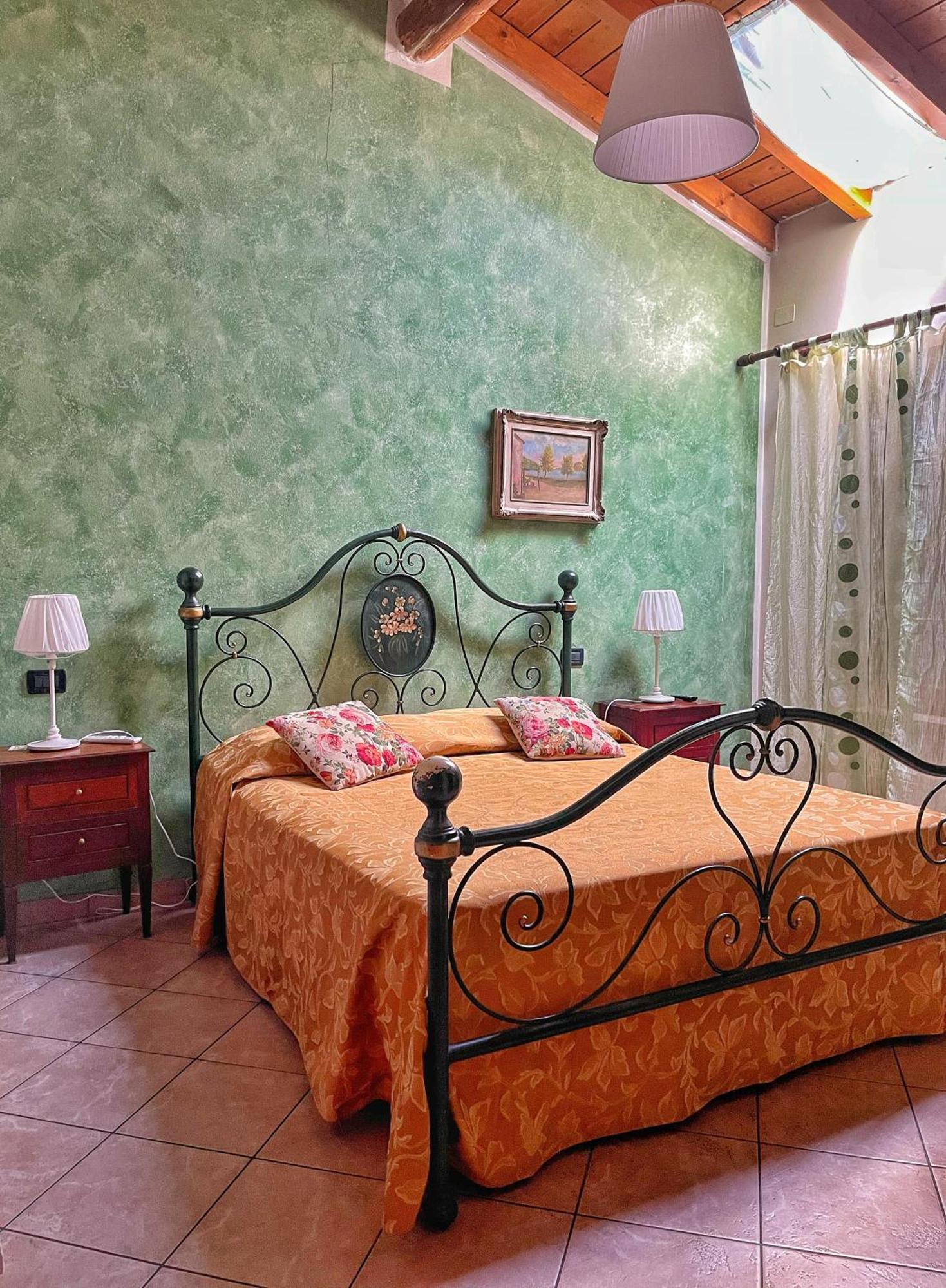 B&B La Cascina Di Alice Кастильоне-делле-Стивьере Экстерьер фото