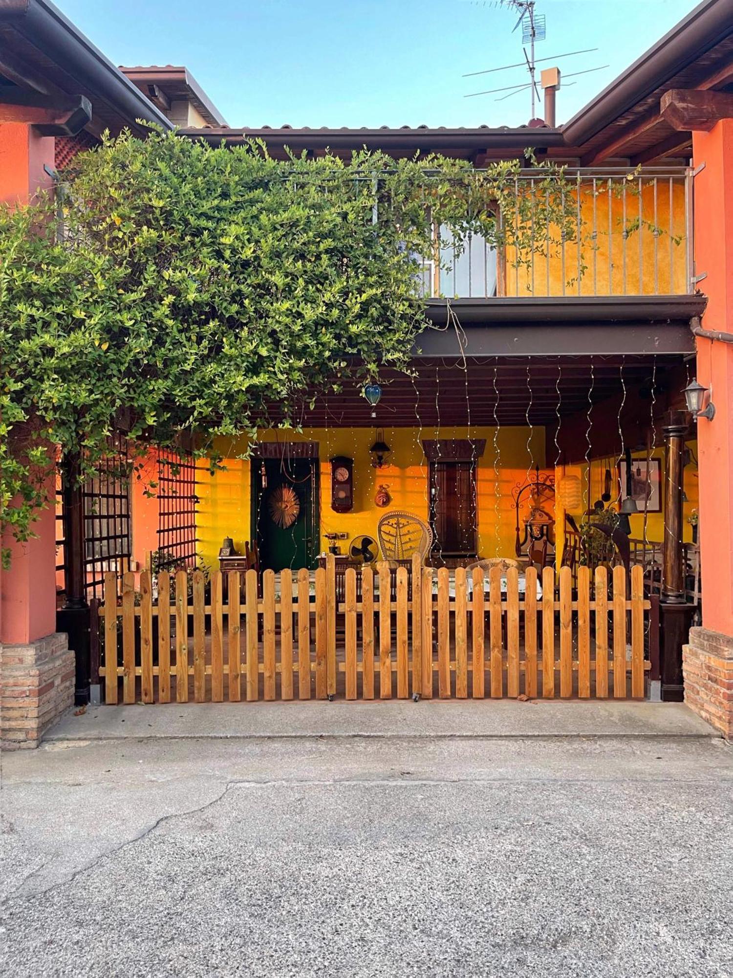 B&B La Cascina Di Alice Кастильоне-делле-Стивьере Экстерьер фото